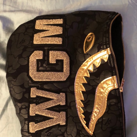 SOLD Bape x Travis Scott Black & Gold Shark Hoodie - Picture 8 of 15